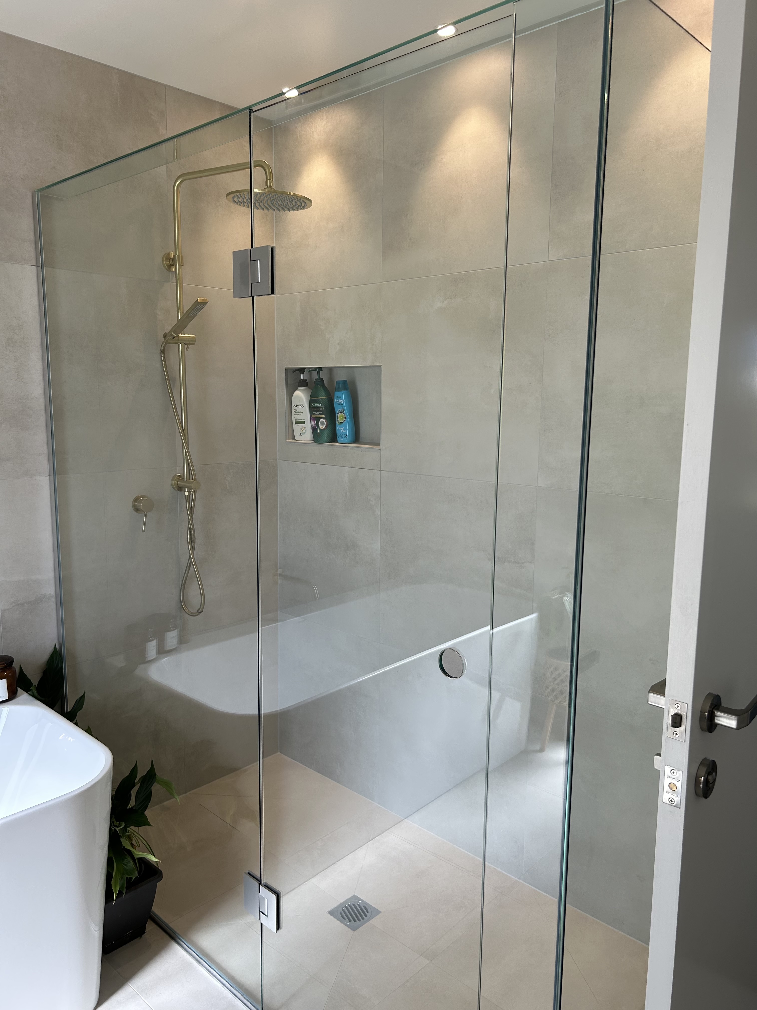 Bathroom Restoration - Professional residential cleaning in Merivale, Christchurch. Deep clean and sanitization of bathroom surfaces and tiles